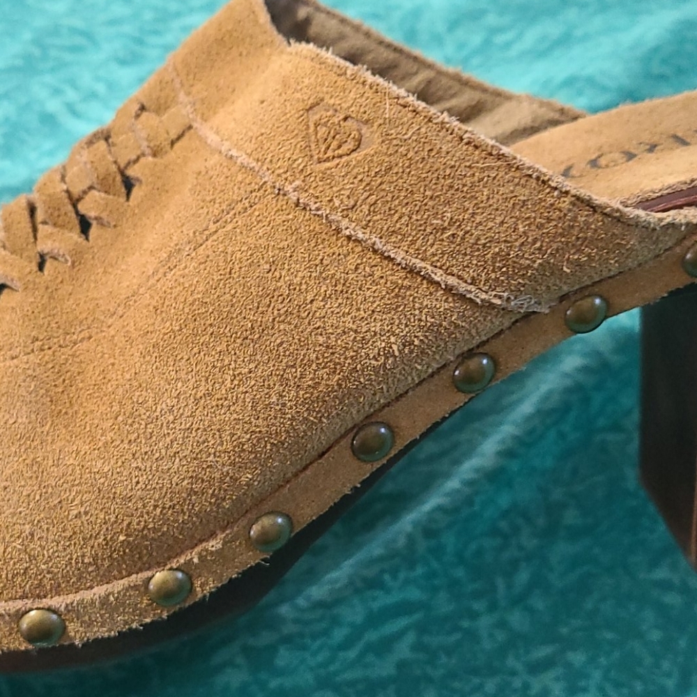 Roxy "Yodel" Suede Heels - Picture 8 of 14